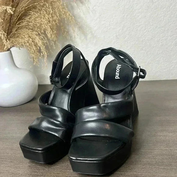 Abound Tracy Platform Sandals - Picture 3 of 13
